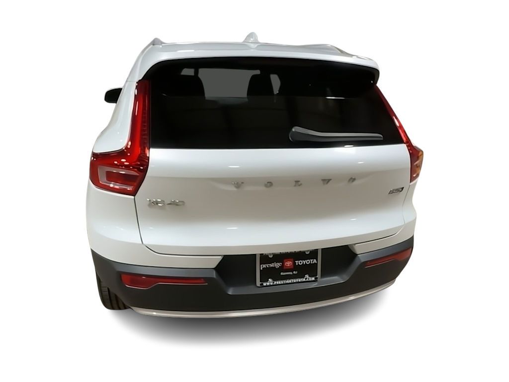 Thumbnail: 2023 Volvo XC40 - 4