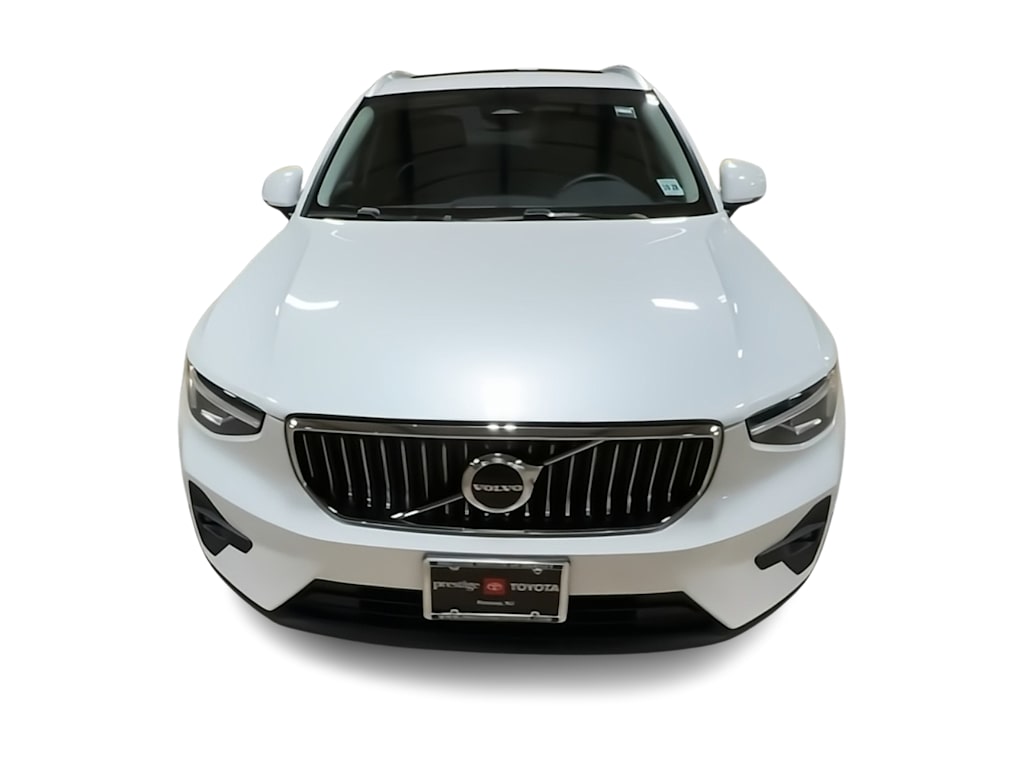 Thumbnail: 2023 Volvo XC40 - 5