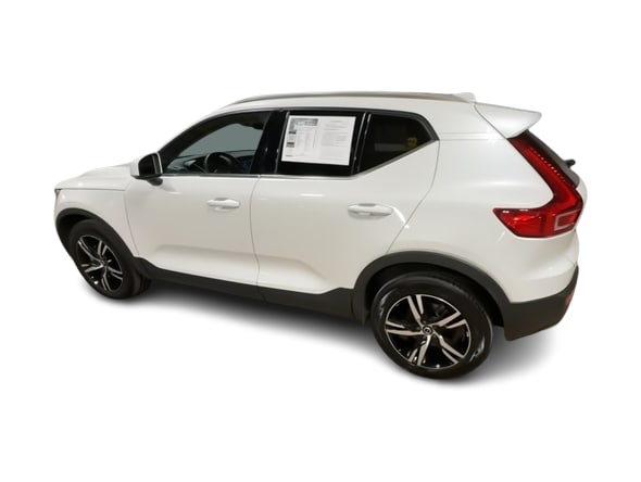 Thumbnail: 2023 Volvo XC40 - 21