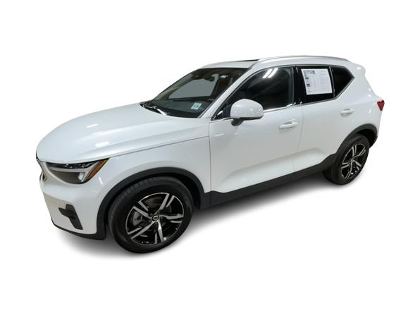 Thumbnail: 2023 Volvo XC40 - 3