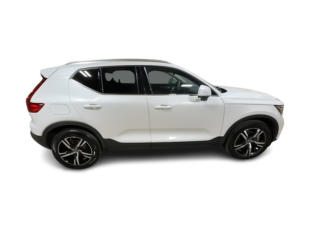 Thumbnail: 2023 Volvo XC40 - 23