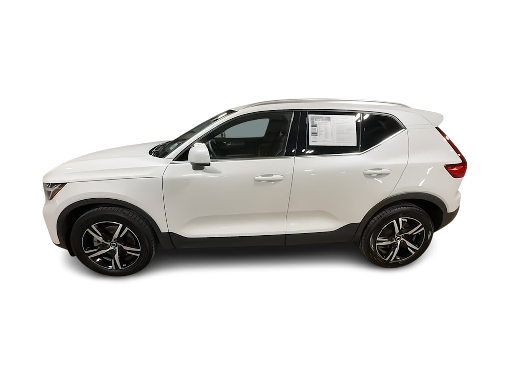 Thumbnail: 2023 Volvo XC40 - 20