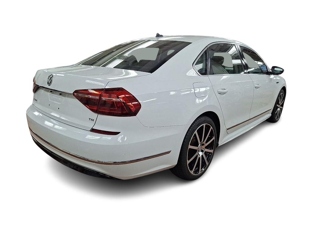 Thumbnail: 2017 Volkswagen Passat - 16