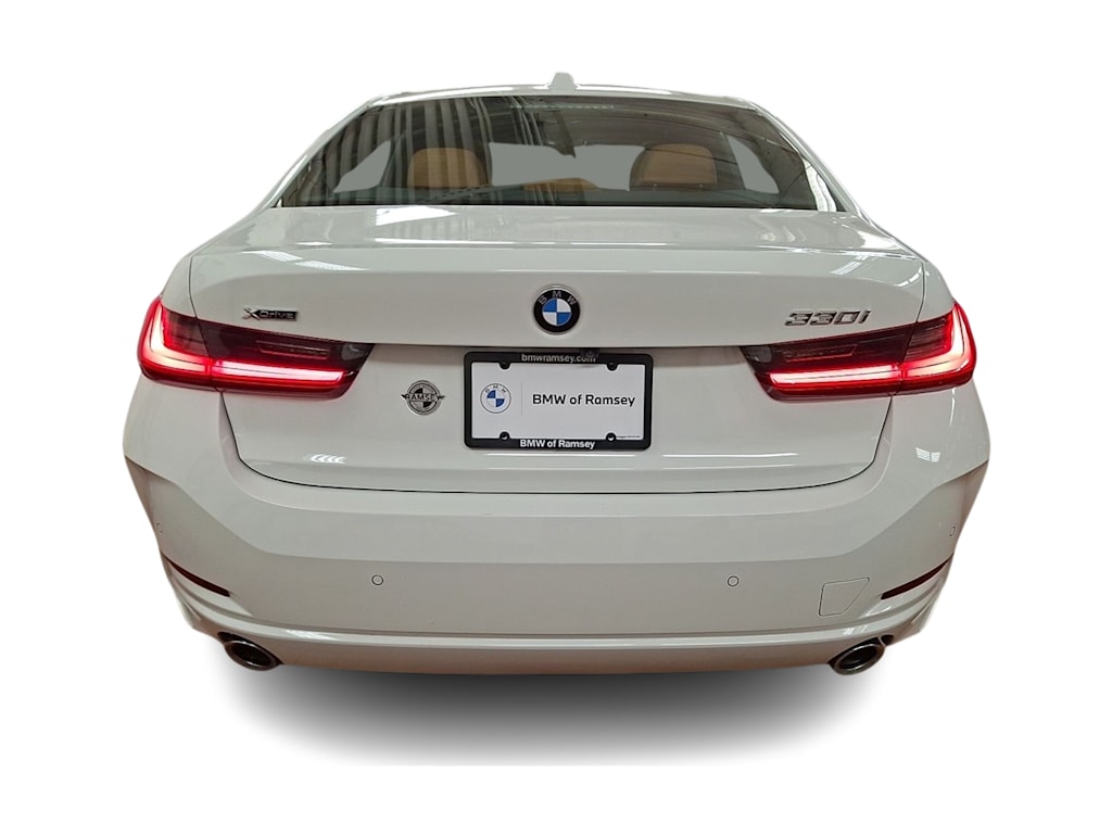 Thumbnail: 2025 BMW 3 Series - 3