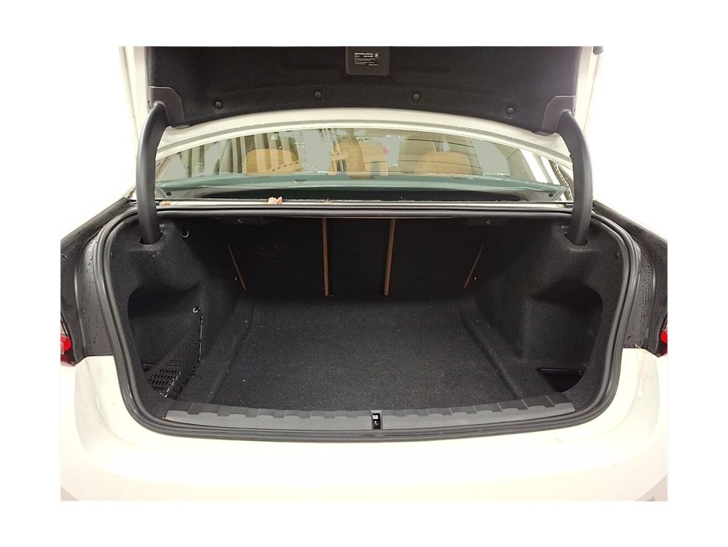 Thumbnail: 2025 BMW 3 Series - 10