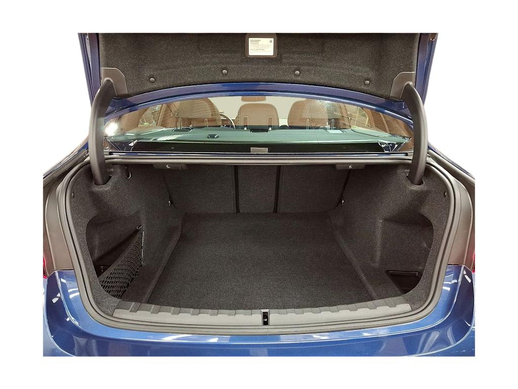 Thumbnail: 2024 BMW 3 Series - 10