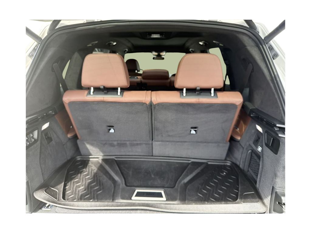 Thumbnail: 2024 BMW X7 - 16