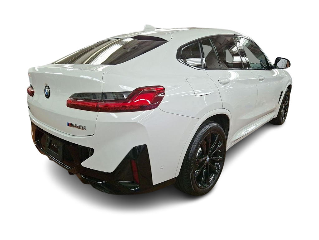 Thumbnail: 2025 BMW X4 - 14