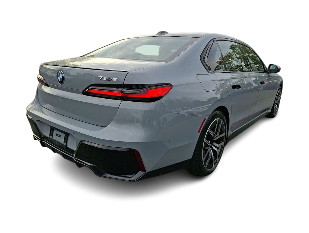 Thumbnail: 2026 BMW 7 Series - 14