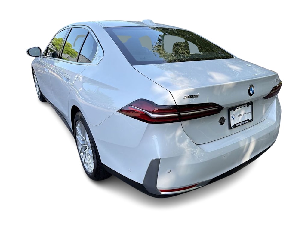 Thumbnail: 2024 BMW 5 Series - 26