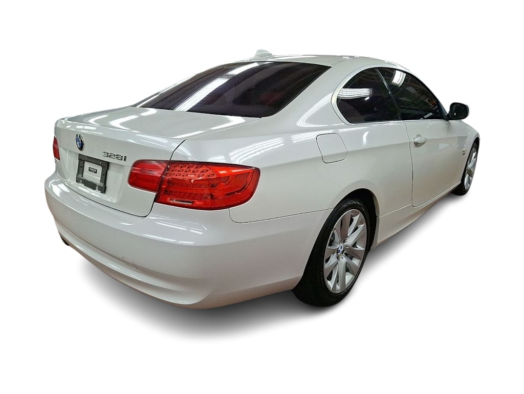 Thumbnail: 2011 BMW 3 Series - 15