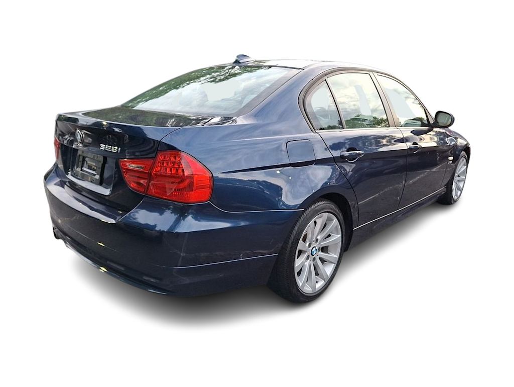 Thumbnail: 2011 BMW 3 Series - 16