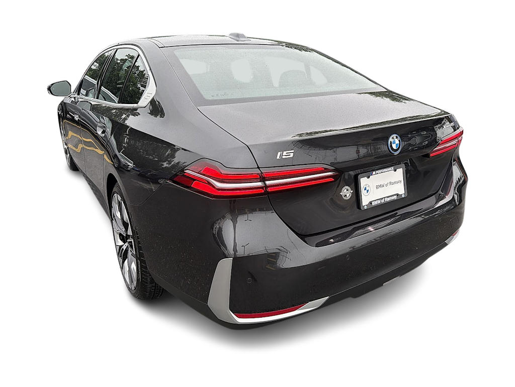 Thumbnail: 2026 BMW i5 - 22