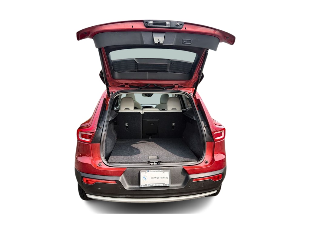 Thumbnail: 2021 Volvo XC40 - 17