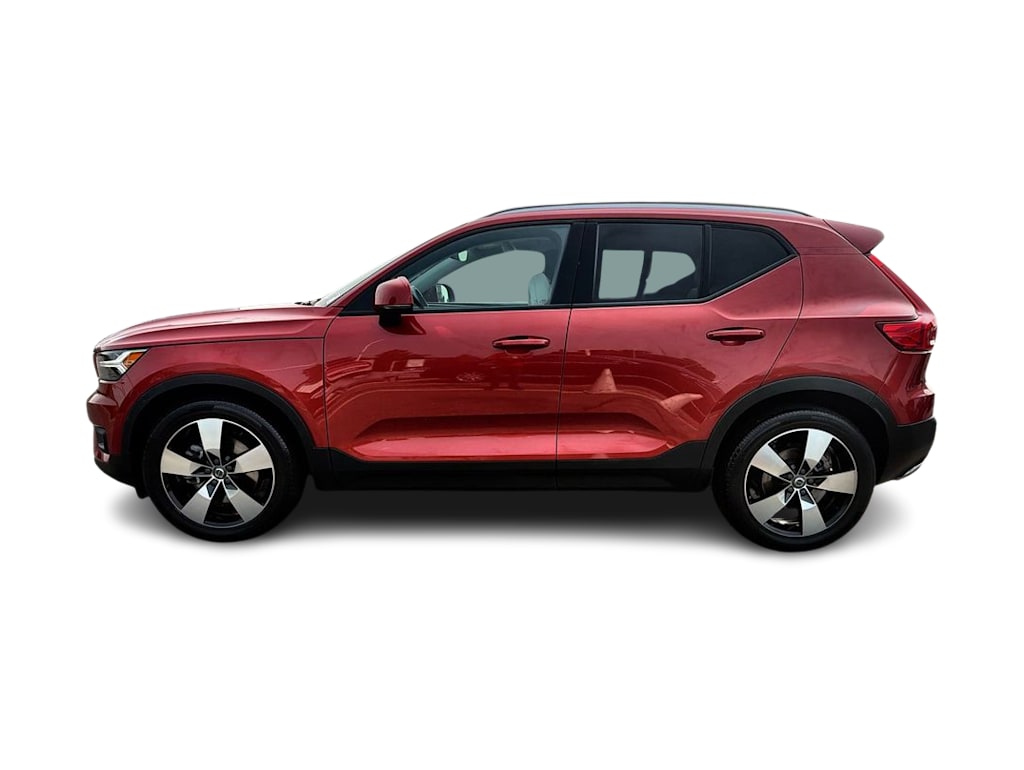 Thumbnail: 2021 Volvo XC40 - 25