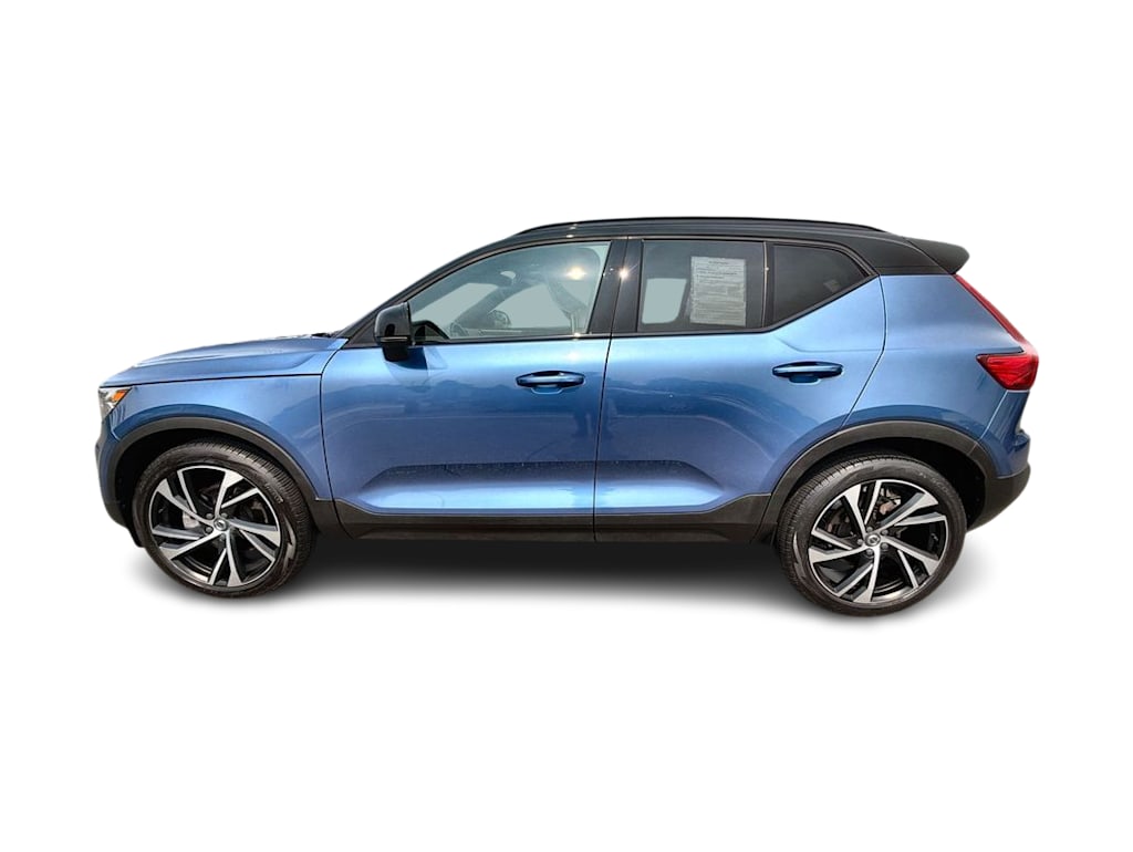 Thumbnail: 2021 Volvo XC40 - 25
