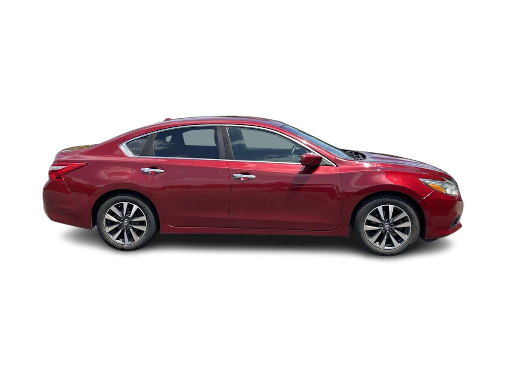 Thumbnail: 2017 Nissan Altima - 14