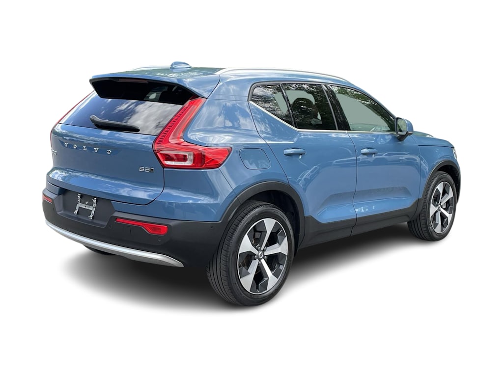 Thumbnail: 2023 Volvo XC40 - 18