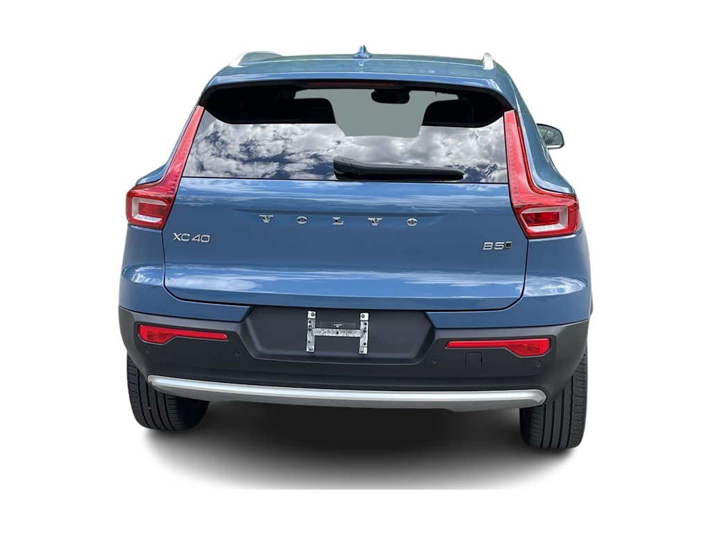 Thumbnail: 2023 Volvo XC40 - 5