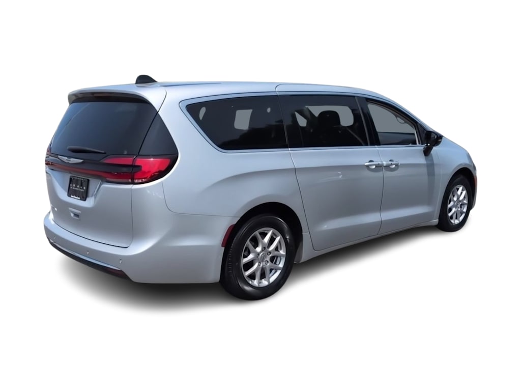 Thumbnail: 2024 Chrysler Pacifica - 22