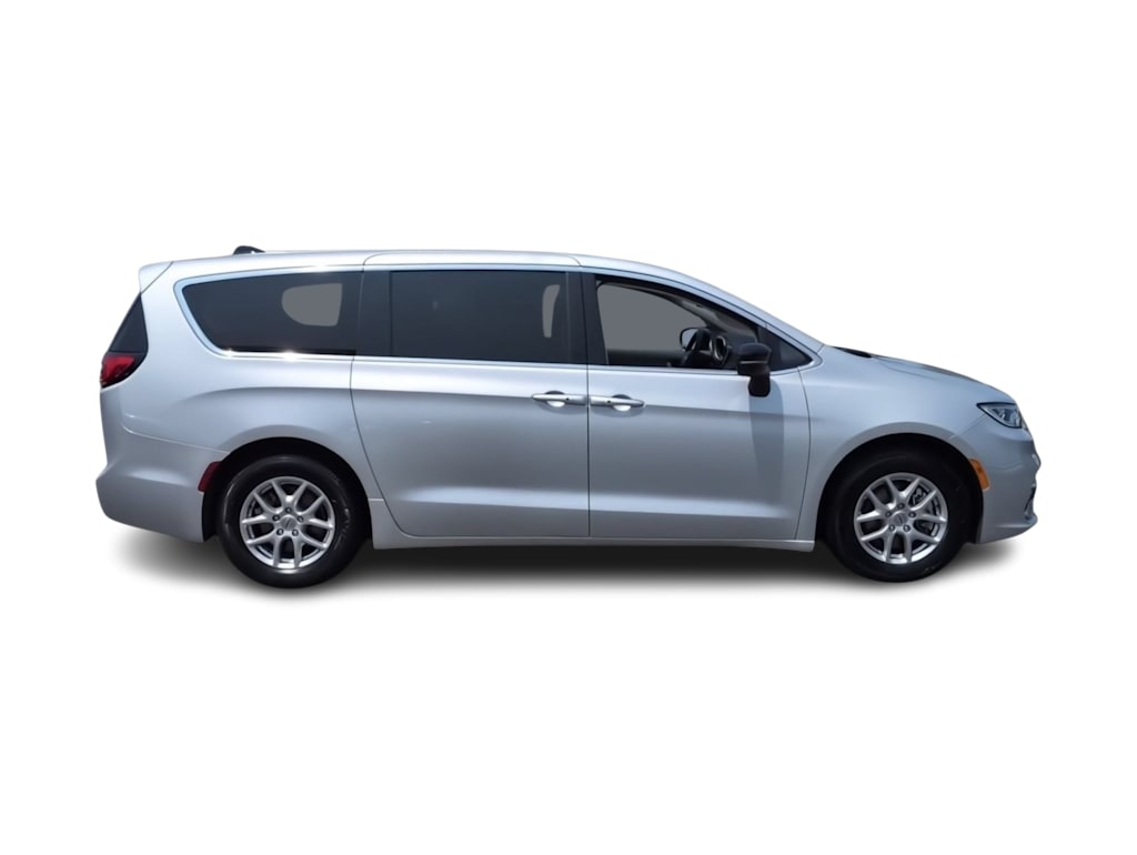 Thumbnail: 2024 Chrysler Pacifica - 23
