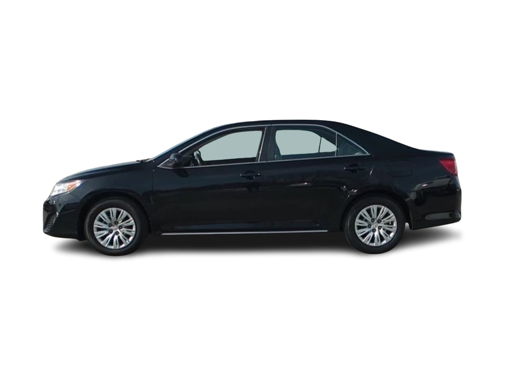 2014 Toyota Camry LE 21