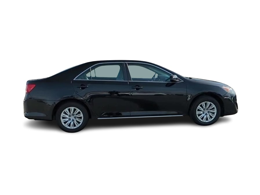 2014 Toyota Camry LE 24