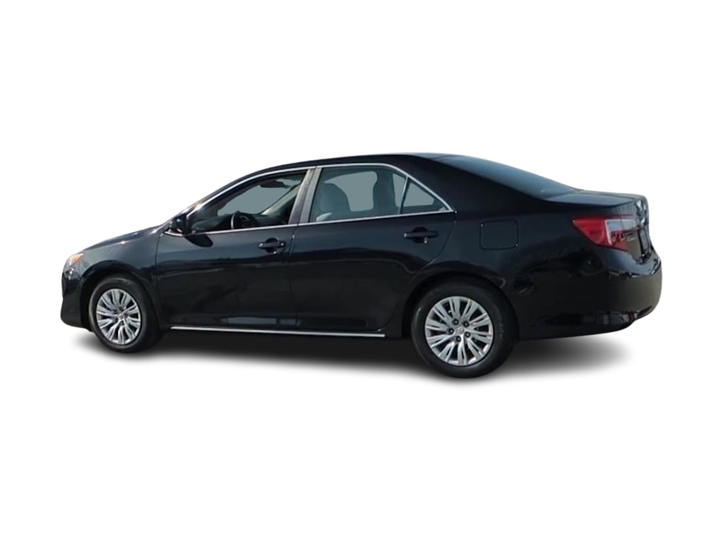 2014 Toyota Camry LE 22