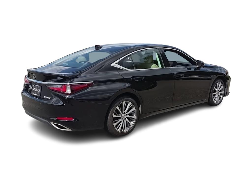 Thumbnail: 2021 Lexus ES - 23