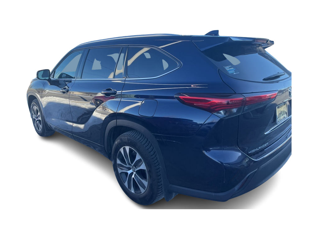 2021 Toyota Highlander XLE 3