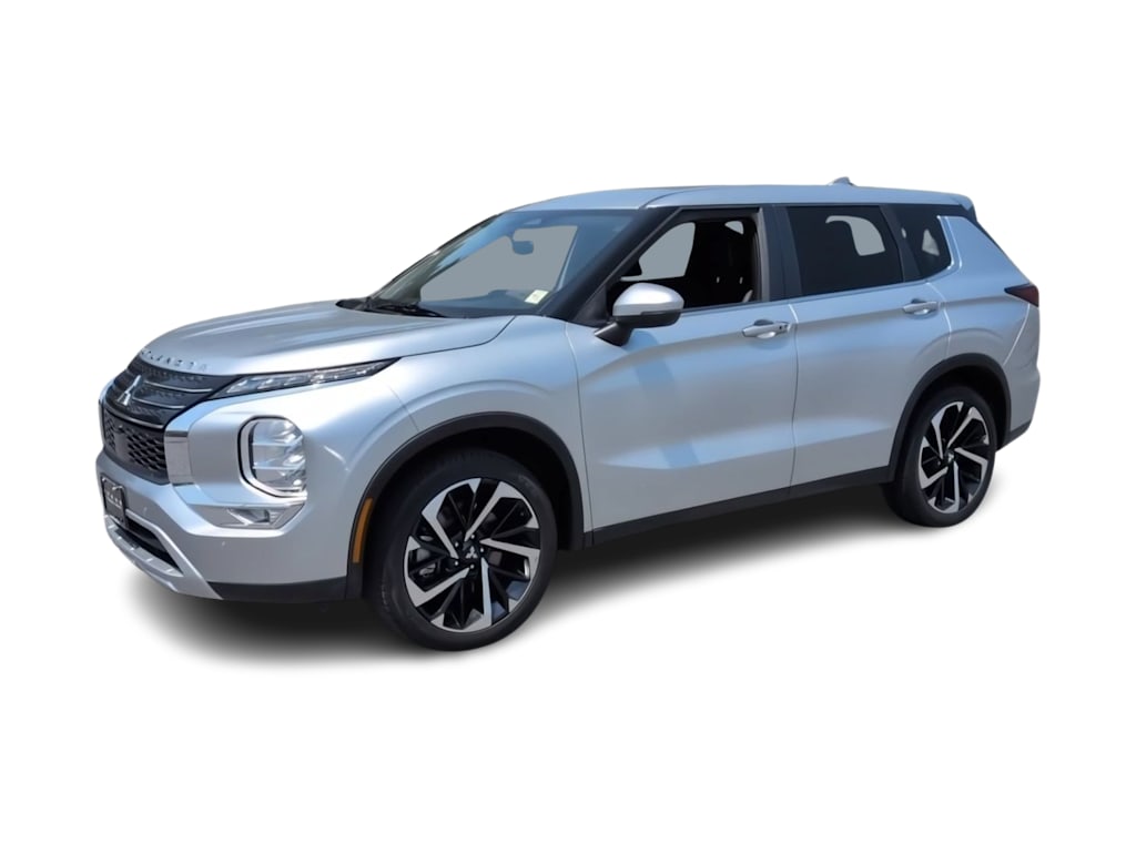Thumbnail: 2023 Mitsubishi Outlander - 3