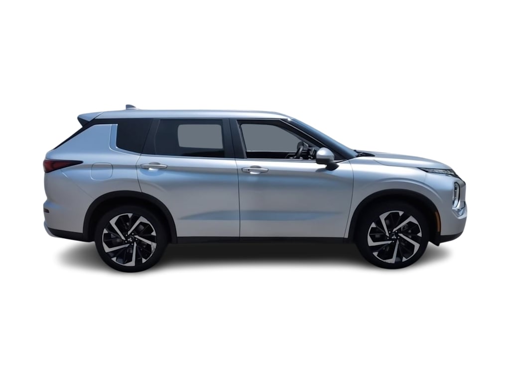 Thumbnail: 2023 Mitsubishi Outlander - 24