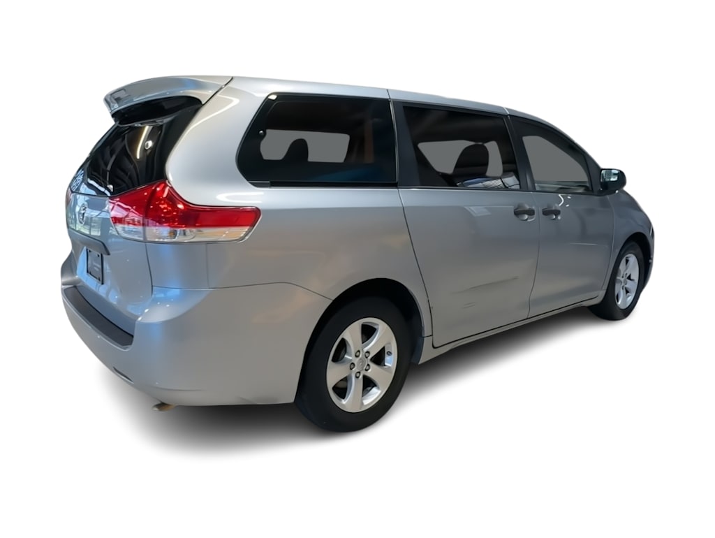 Thumbnail: 2014 Toyota Sienna - 27