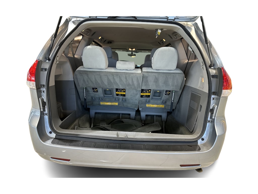 Thumbnail: 2014 Toyota Sienna - 17