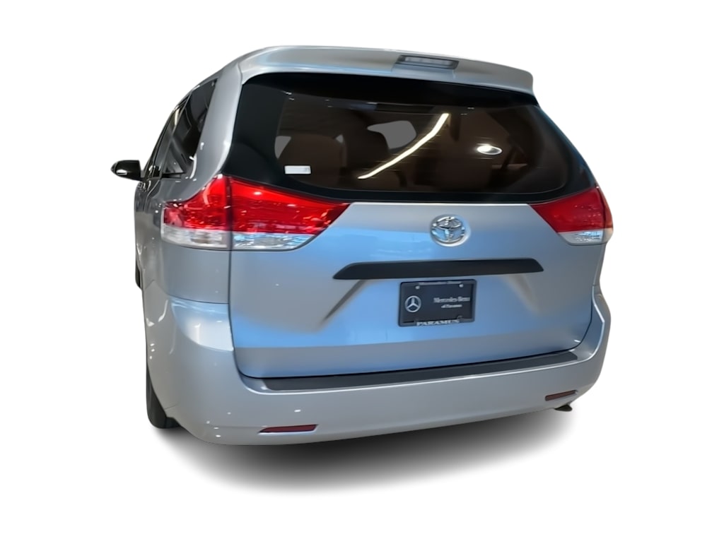 Thumbnail: 2014 Toyota Sienna - 25