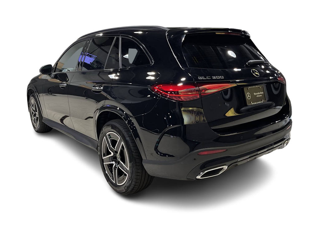 Thumbnail: 2025 Mercedes-Benz GLC - 30