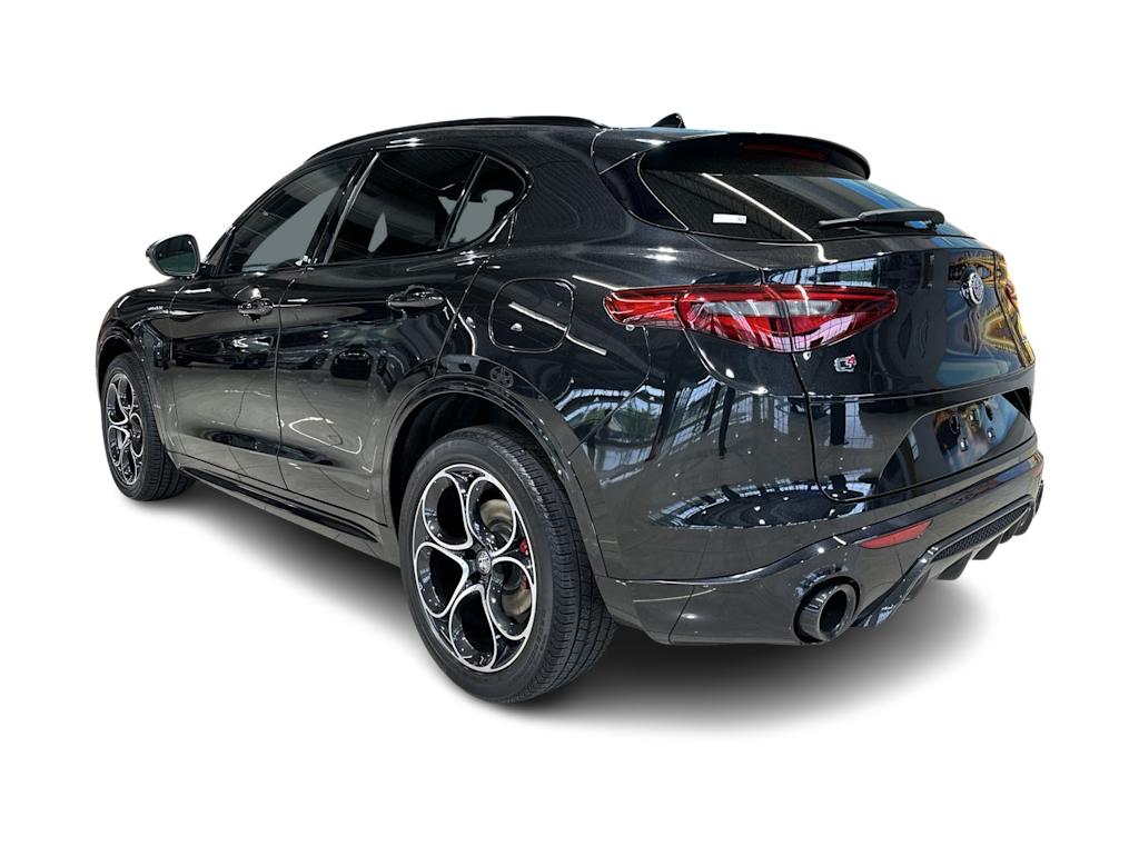 Thumbnail: 2022 Alfa Romeo Stelvio - 4