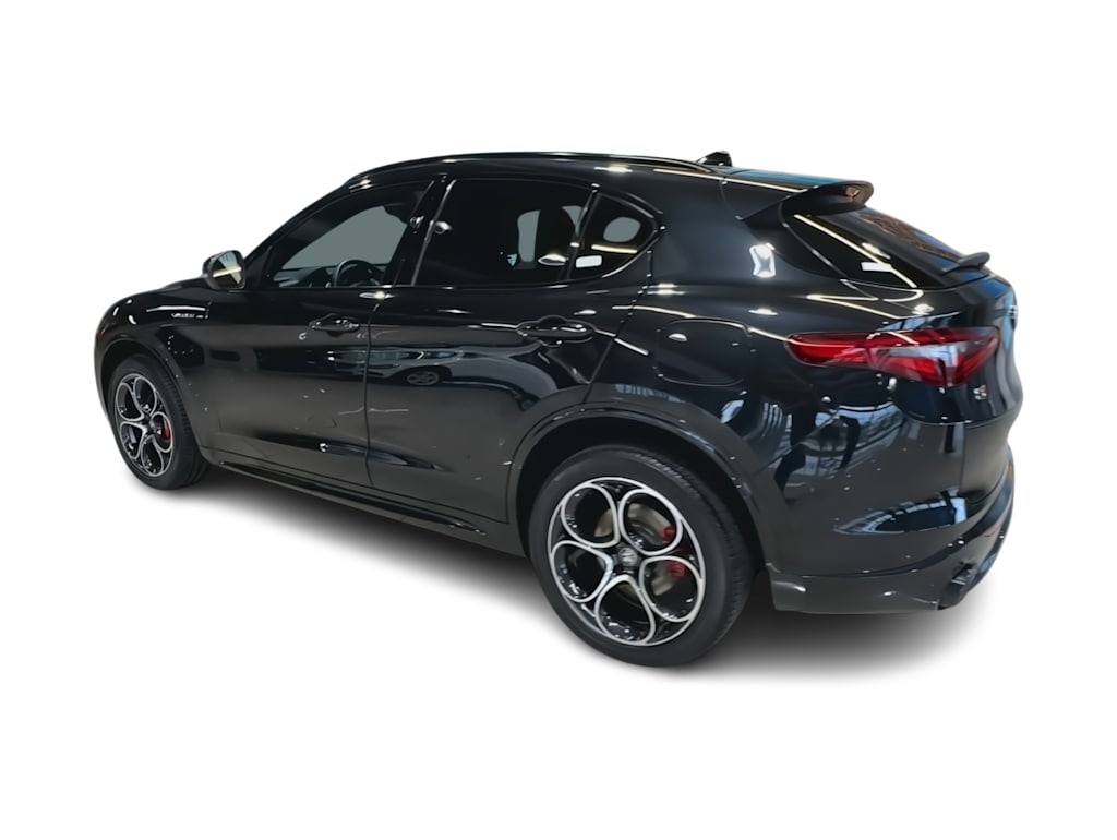Thumbnail: 2022 Alfa Romeo Stelvio - 23