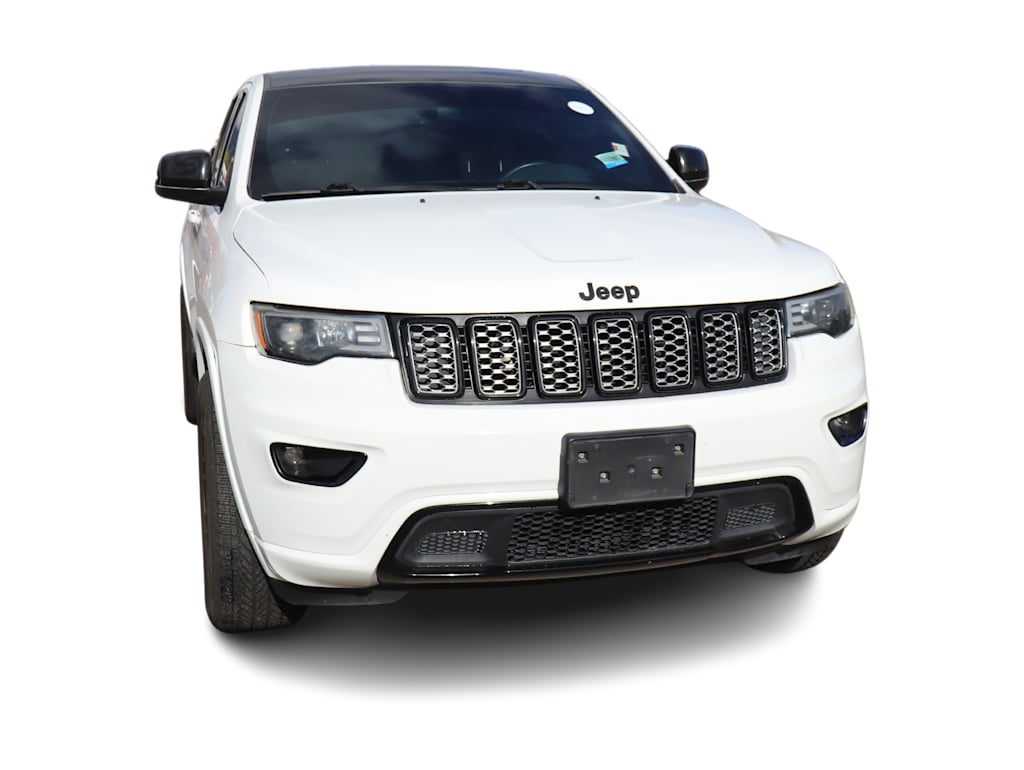 Thumbnail: 2017 Jeep Grand Cherokee - 9