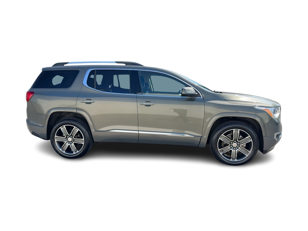 2017 GMC Acadia Denali 24