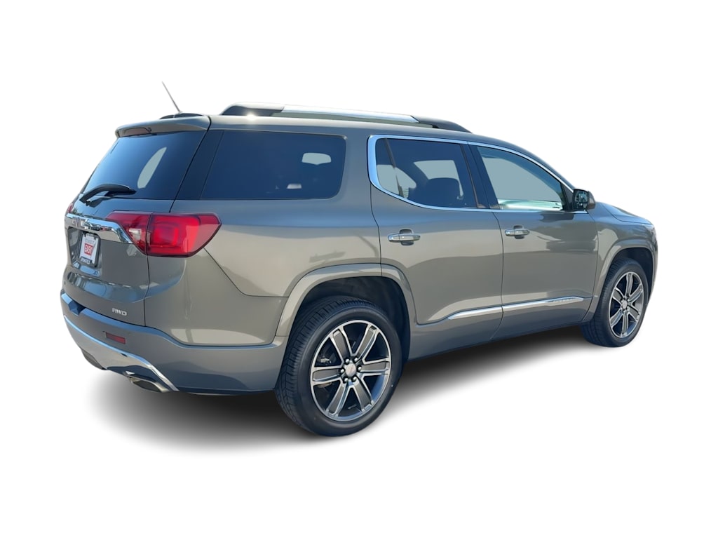 2017 GMC Acadia Denali 23