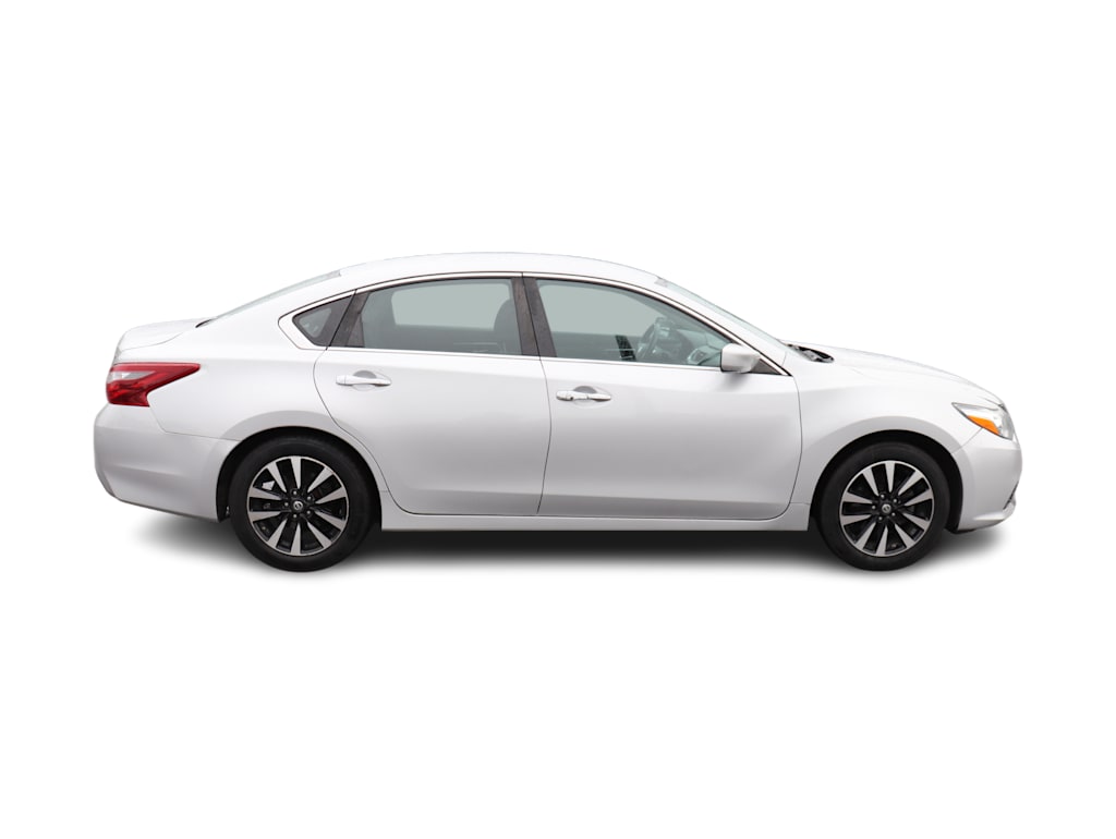 Thumbnail: 2018 Nissan Altima - 10