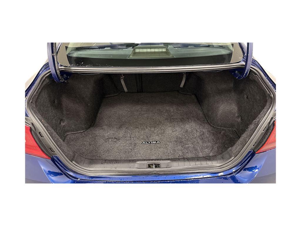 Thumbnail: 2017 Nissan Altima - 18