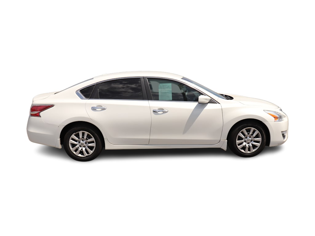 Thumbnail: 2015 Nissan Altima - 10