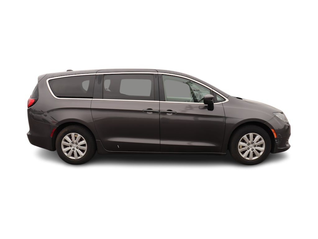 Thumbnail: 2019 Chrysler Pacifica - 10
