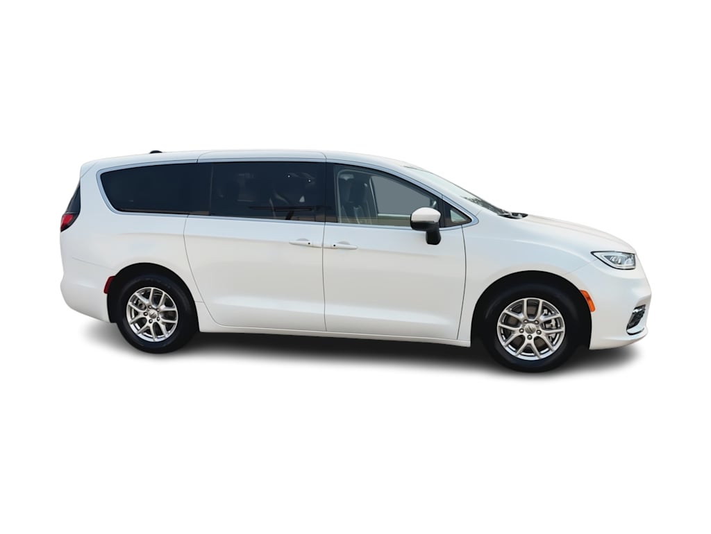 Thumbnail: 2023 Chrysler Pacifica - 22