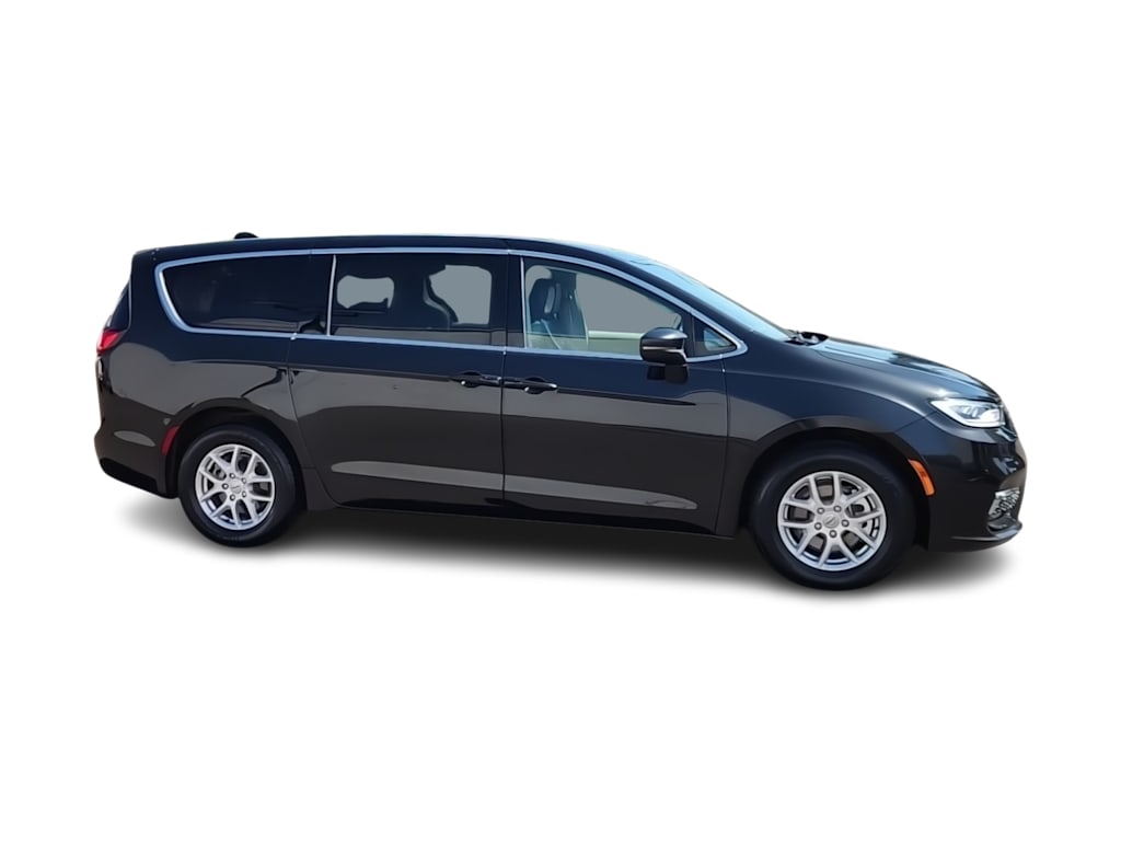 Thumbnail: 2023 Chrysler Pacifica - 25