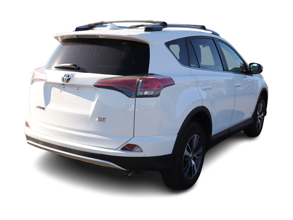 Thumbnail: 2018 Toyota RAV4 - 10