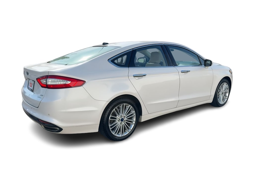 2016 Ford Fusion SE 24
