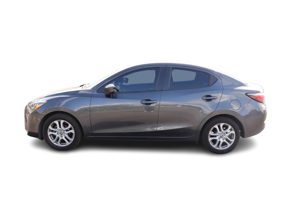 Thumbnail: 2018 Toyota Yaris iA - 3